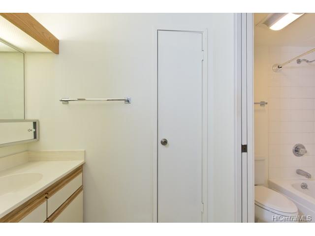 876 Curtis Street  Unit 605