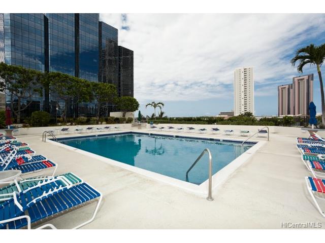 876 Curtis Street  Unit 605