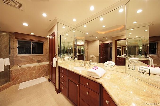 2969 Kalakaua Avenue  Unit 1201