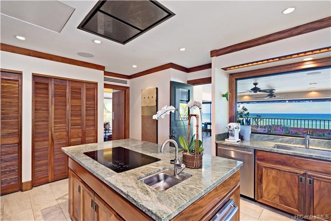 3165 Diamond Head Road  Unit 4