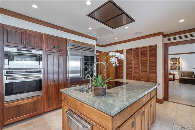 3165 Diamond Head Road  Unit 4