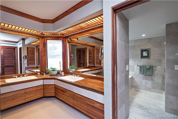 3165 Diamond Head Road  Unit 4