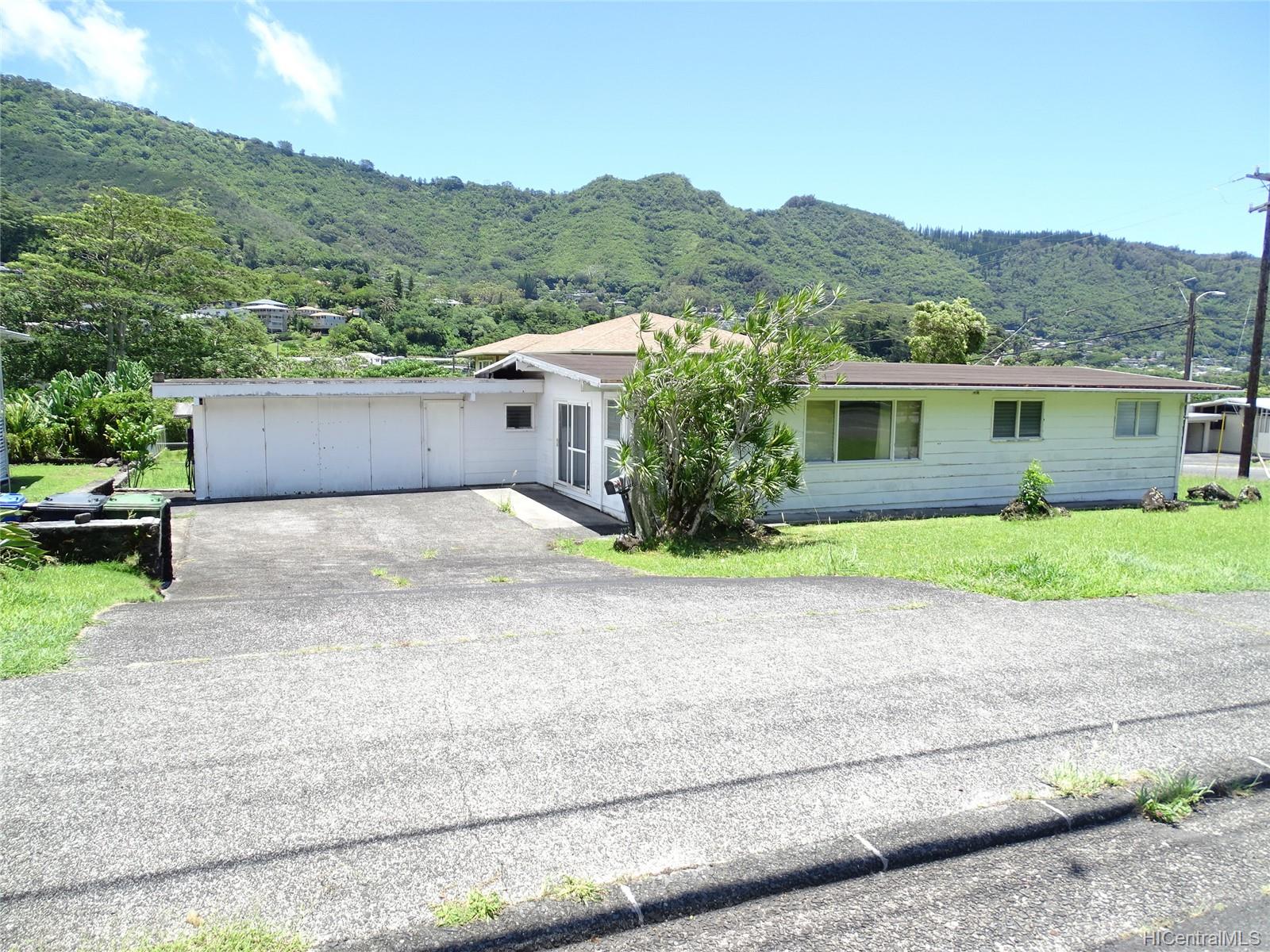 3489 Manoa Road