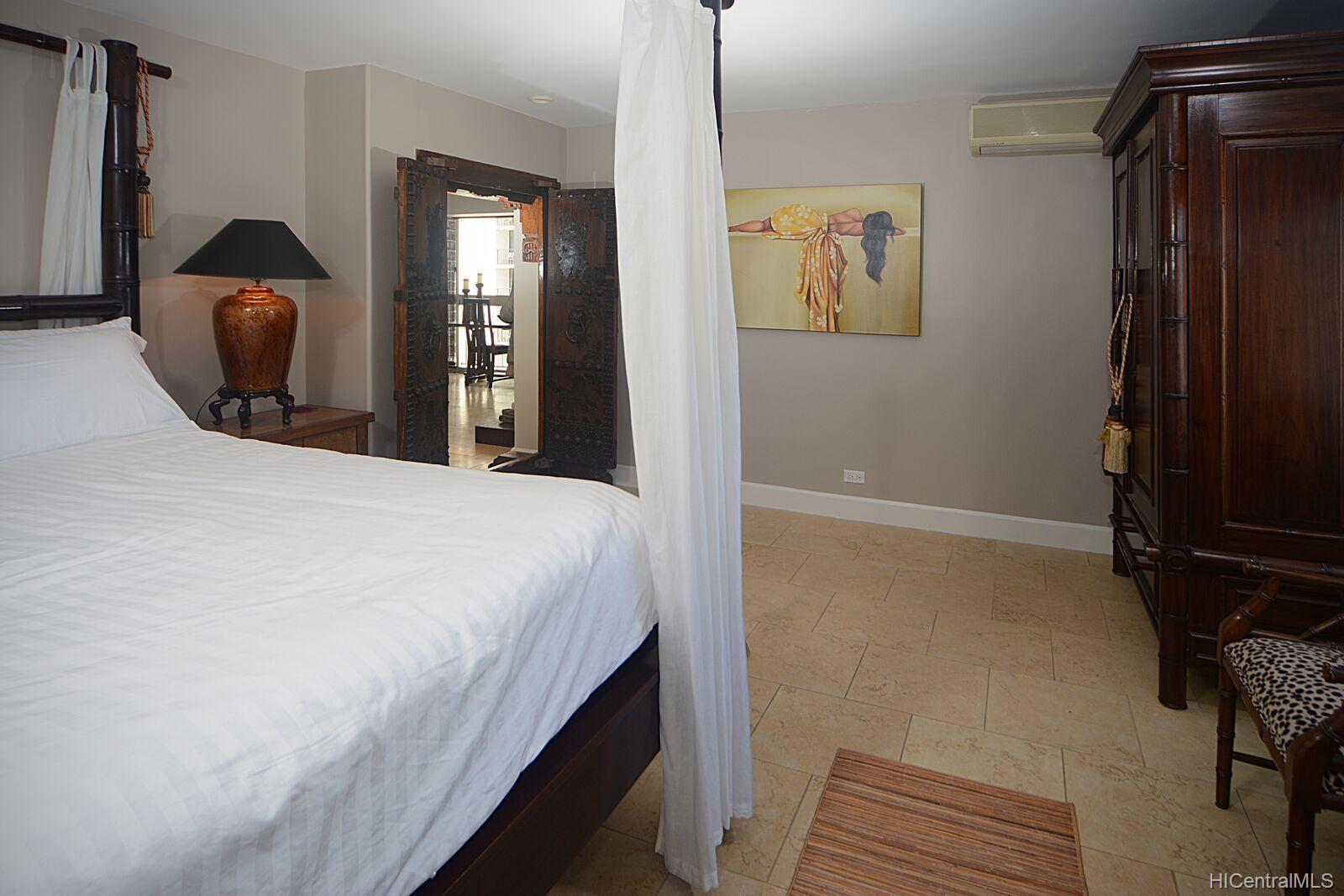 155 Paoakalani Avenue  Unit PH2