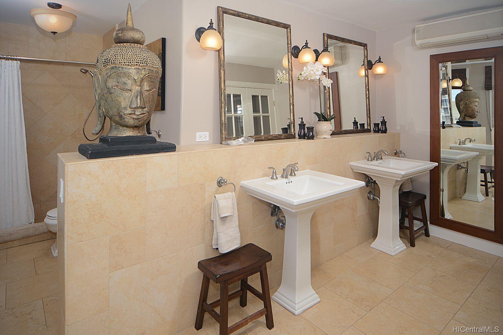 155 Paoakalani Avenue  Unit PH2