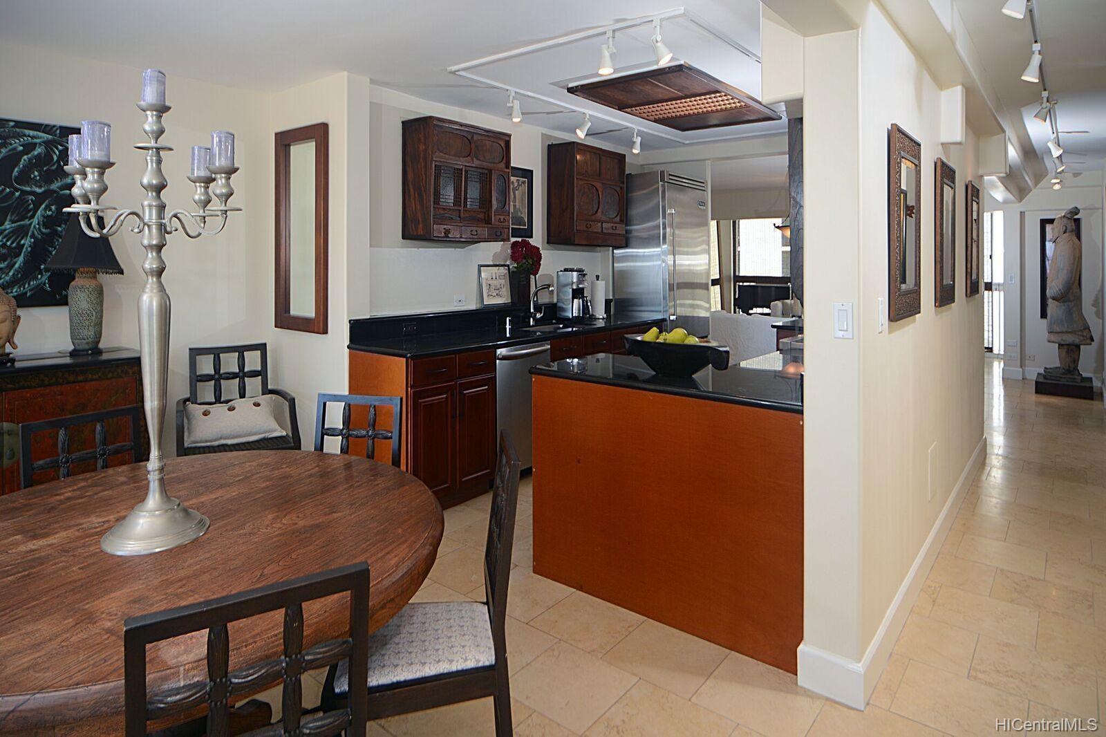 155 Paoakalani Avenue  Unit PH2
