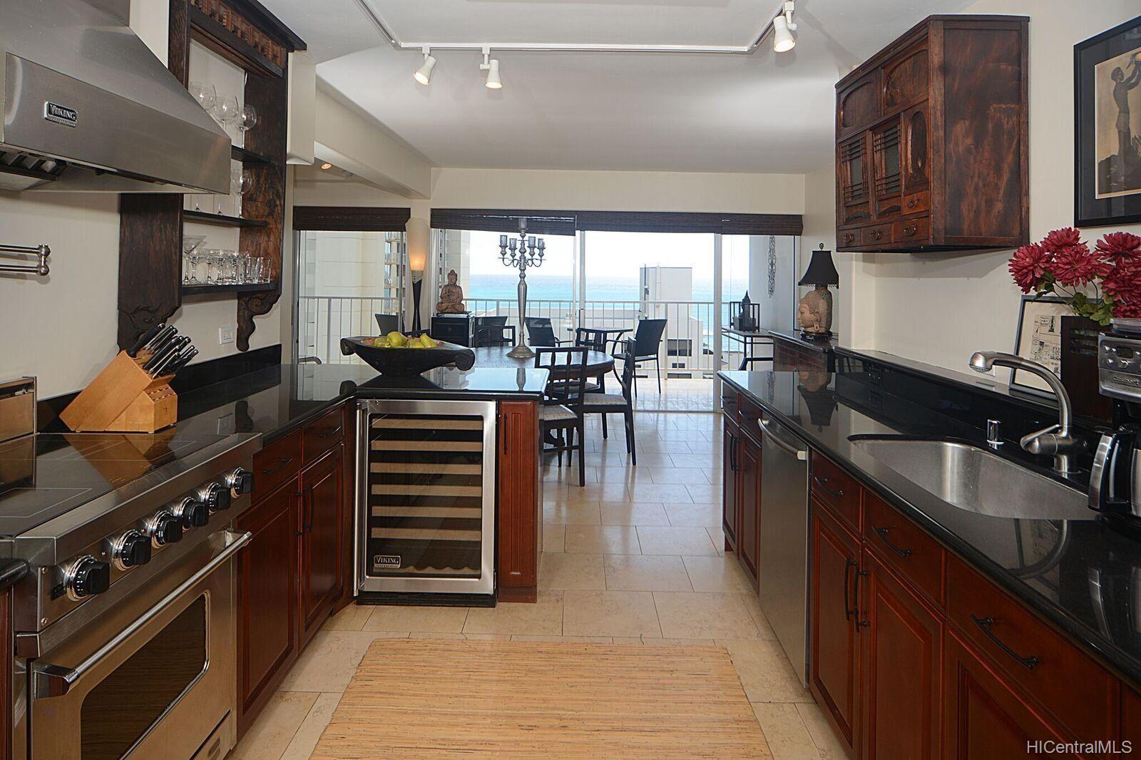 155 Paoakalani Avenue  Unit PH2