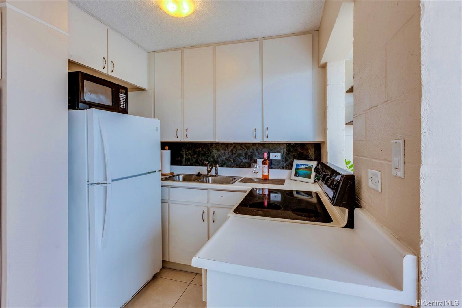 2609 Ala Wai Boulevard  Unit 902