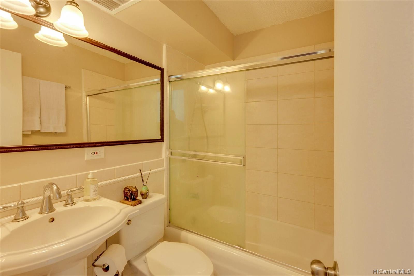 2609 Ala Wai Boulevard  Unit 902