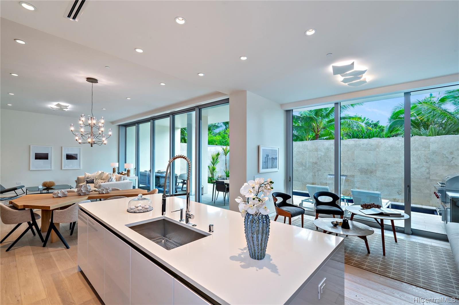1118 Ala Moana Boulevard  Unit Villa 4