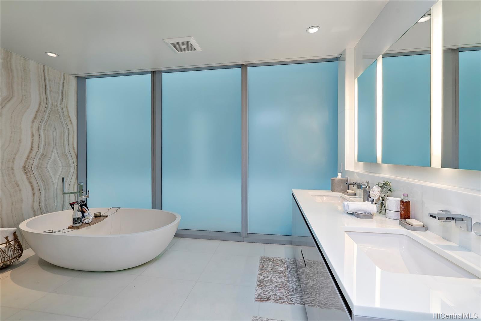 1118 Ala Moana Boulevard  Unit Villa 4