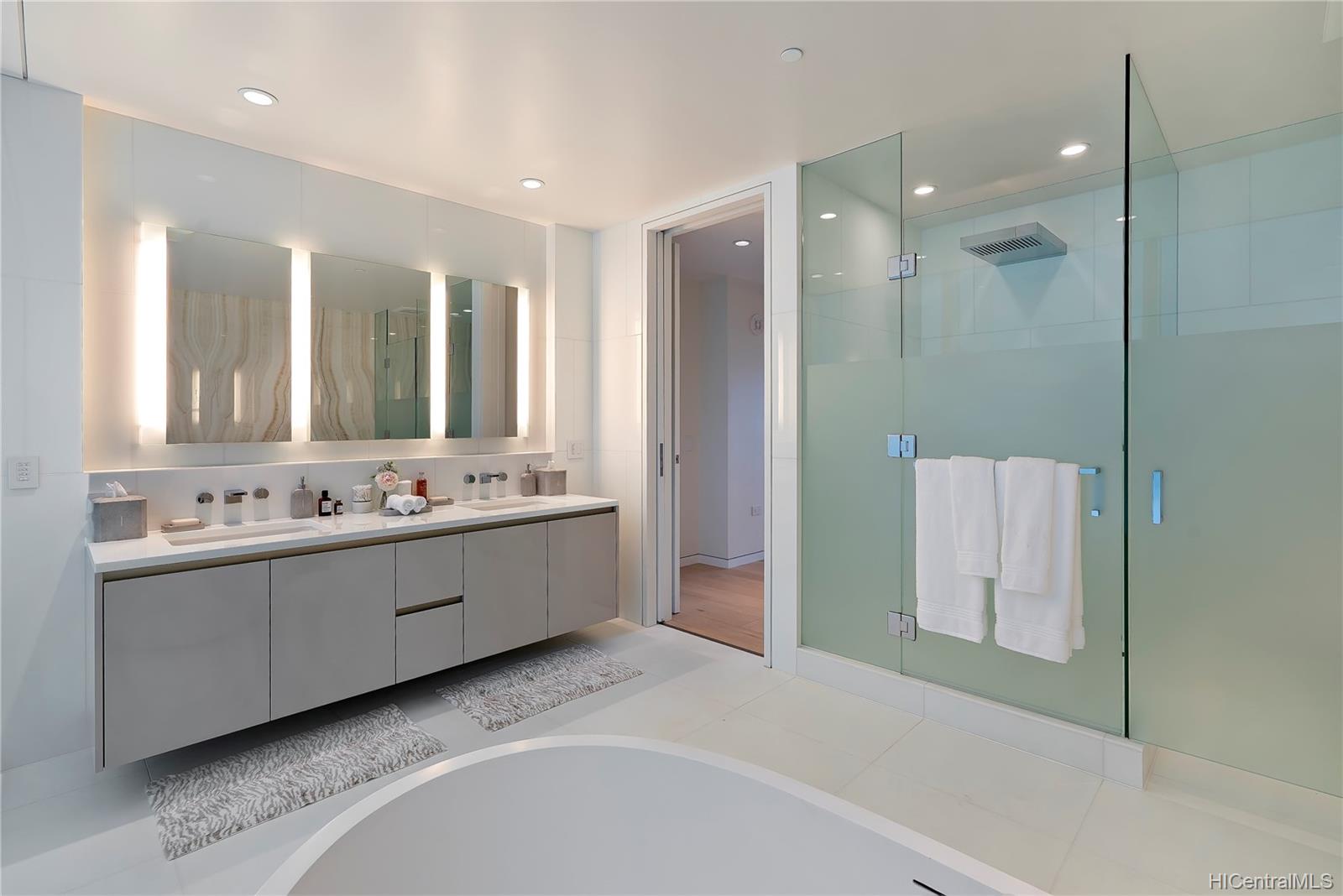 1118 Ala Moana Boulevard  Unit Villa 4