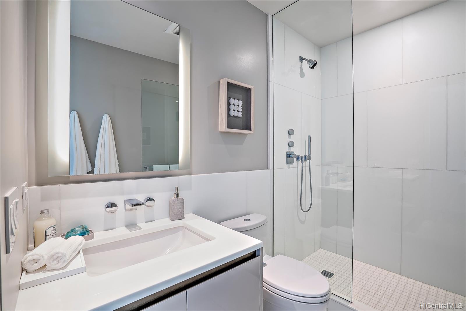 1118 Ala Moana Boulevard  Unit Villa 4
