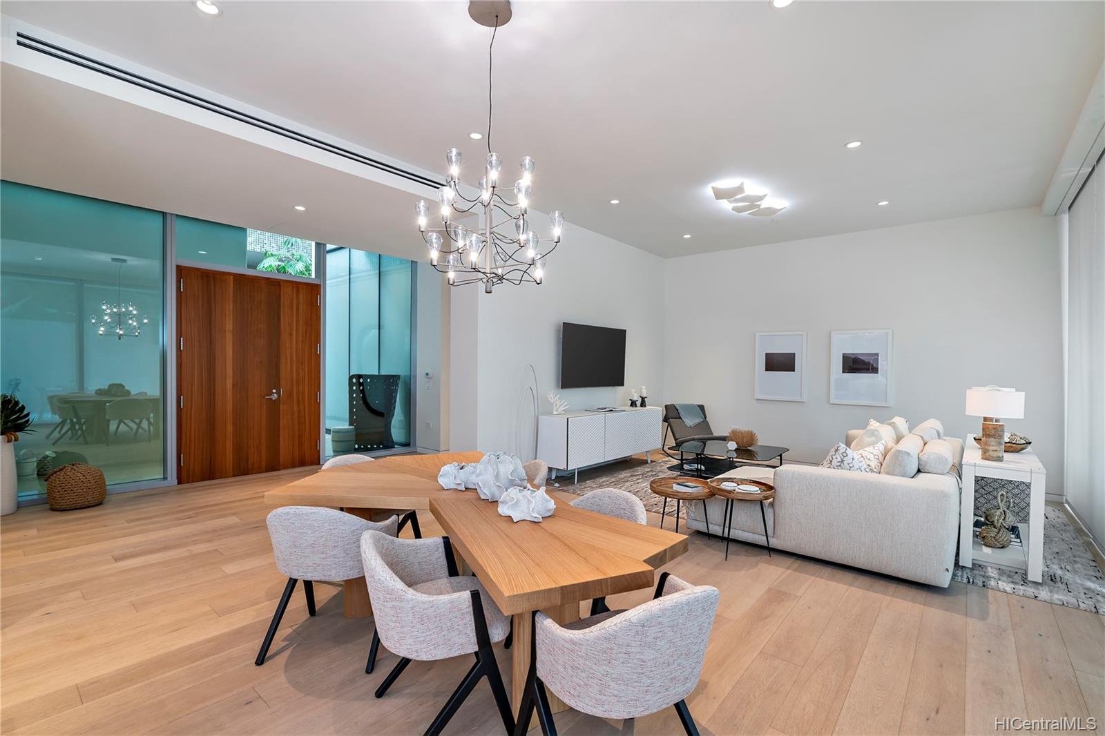1118 Ala Moana Boulevard  Unit Villa 4