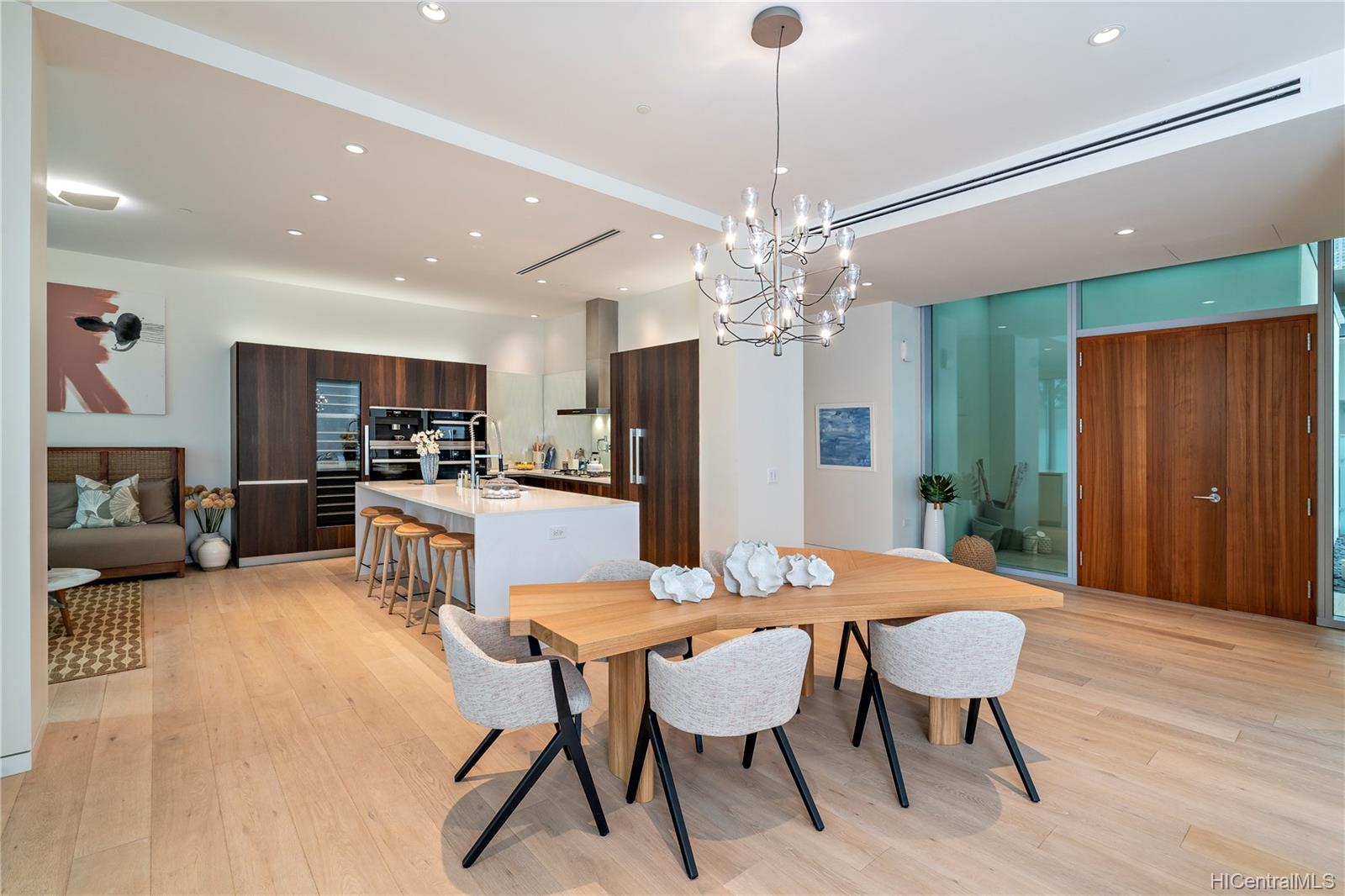 1118 Ala Moana Boulevard  Unit Villa 4