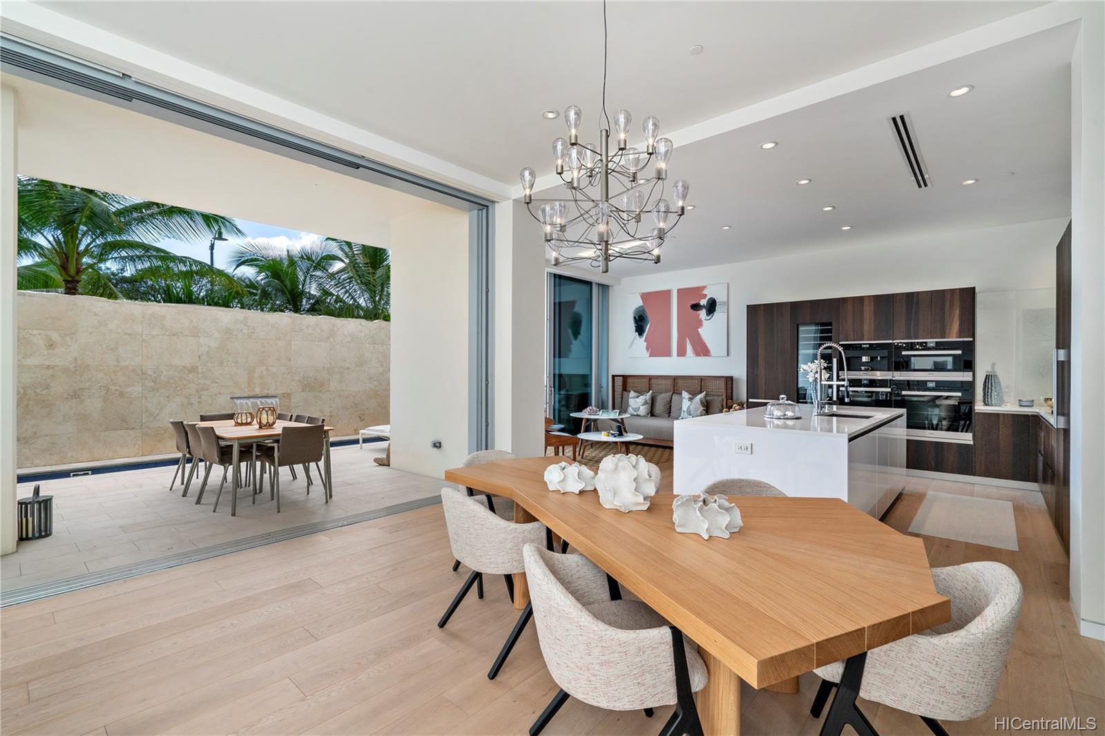 1118 Ala Moana Boulevard  Unit Villa 4