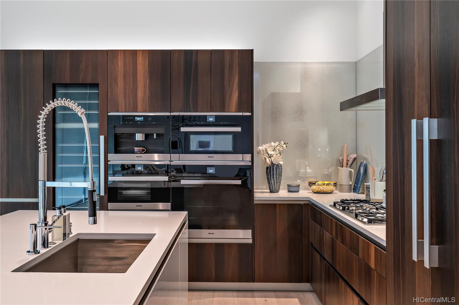 1118 Ala Moana Boulevard  Unit Villa 4