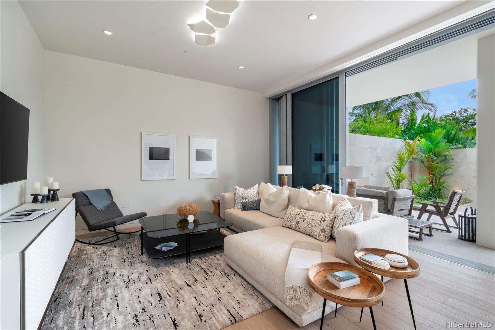 1118 Ala Moana Boulevard  Unit Villa 4