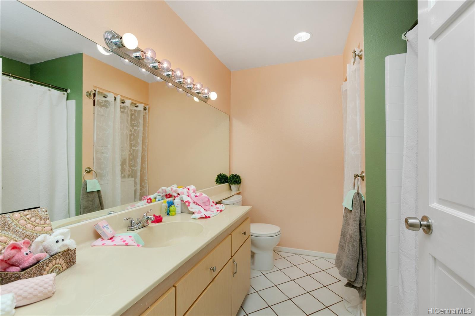 95-270 Waikalani Drive  Unit C204