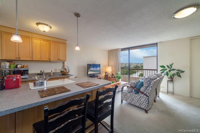 320 Liliuokalani Avenue  Unit 902