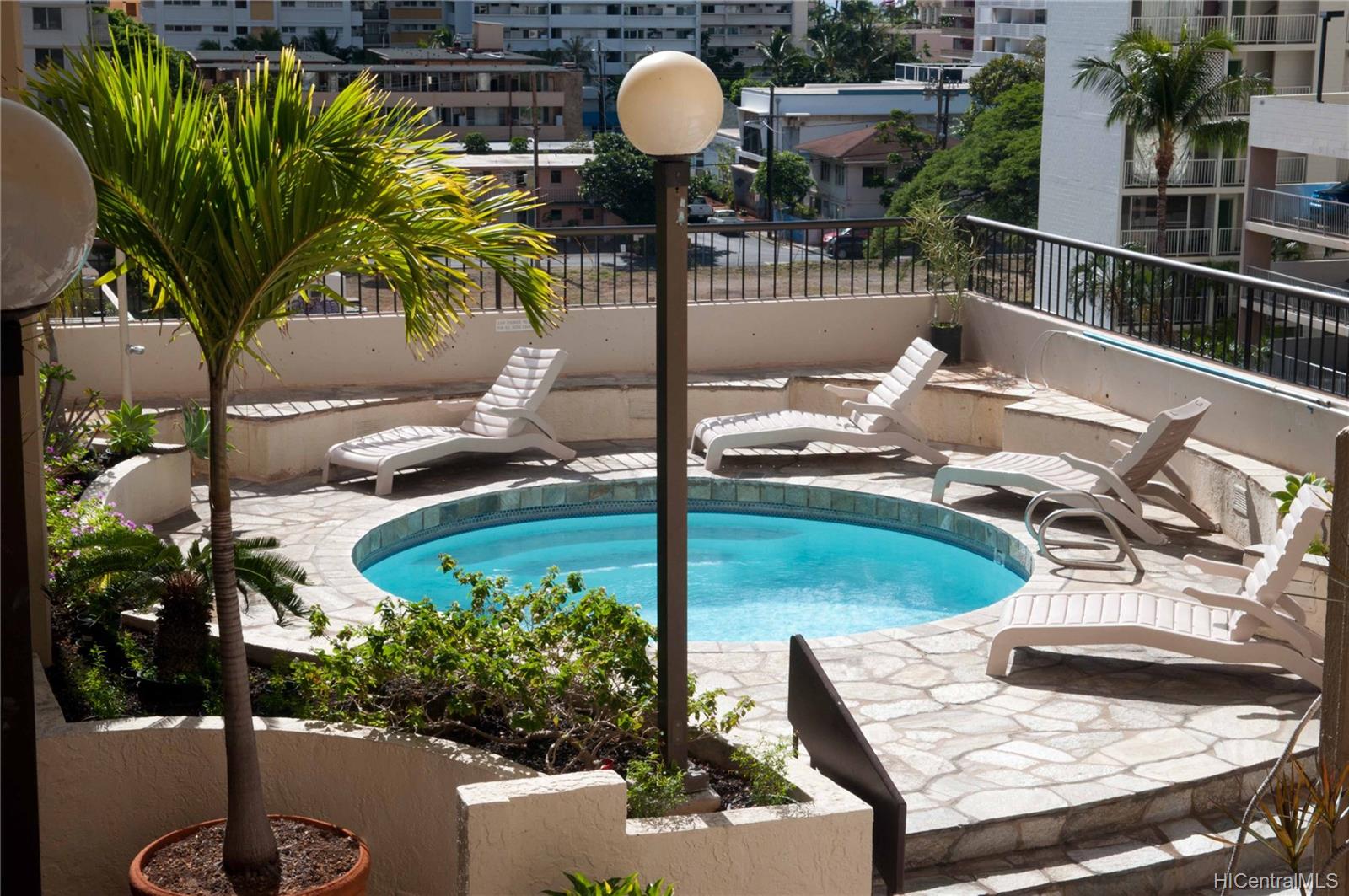 320 Liliuokalani Avenue  Unit 902