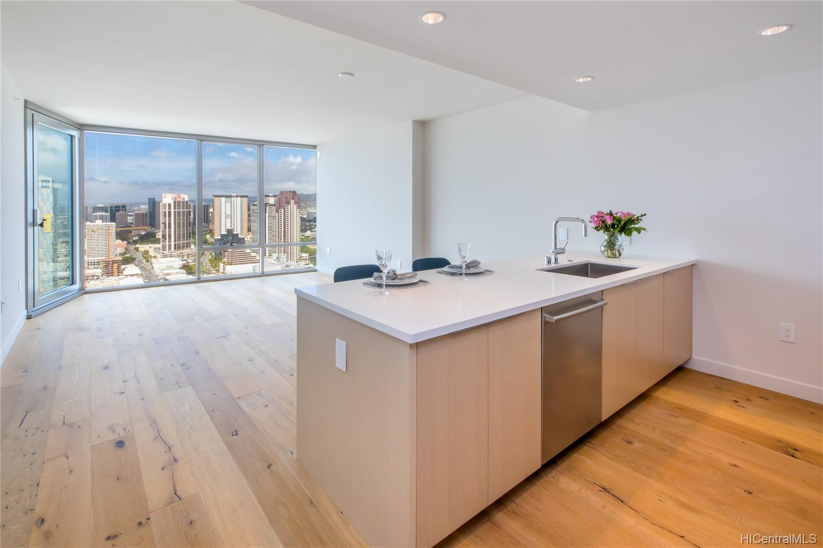 1001 Queen Street  Unit 3403