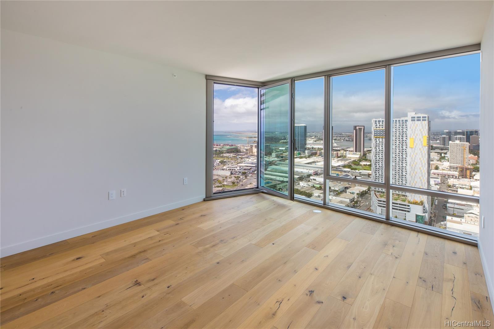 1001 Queen Street  Unit 3403