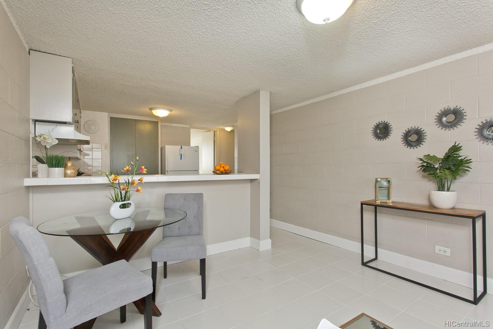 2501 Coyne Street  Unit 205