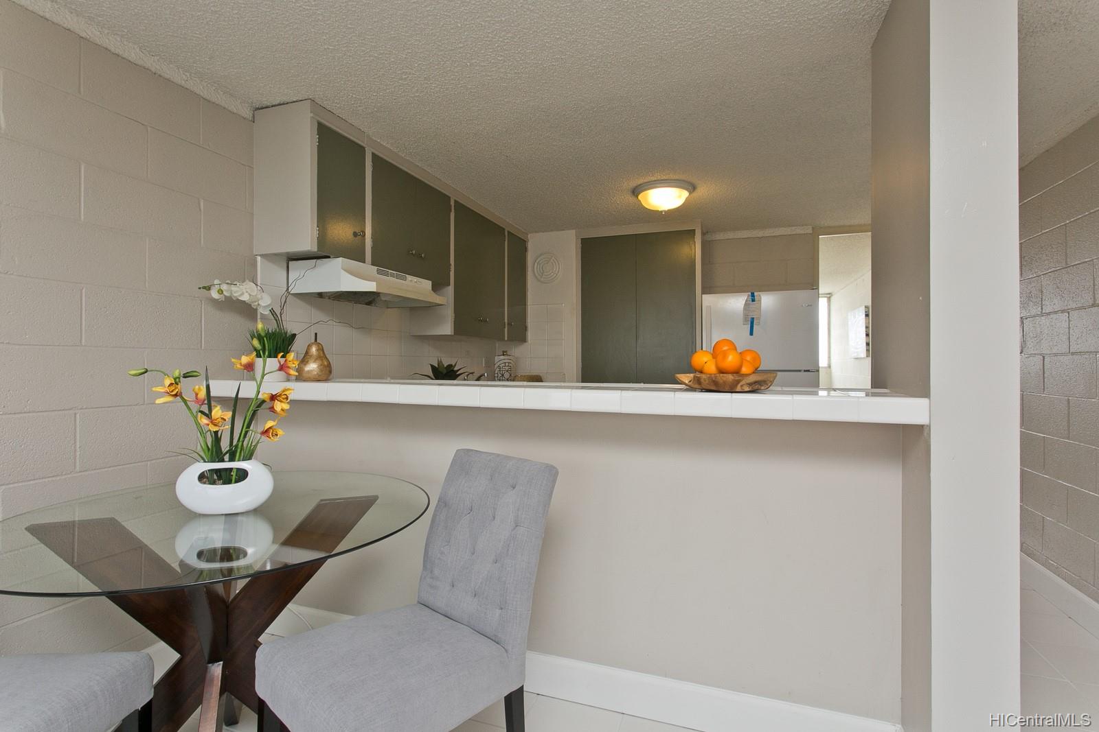 2501 Coyne Street  Unit 205