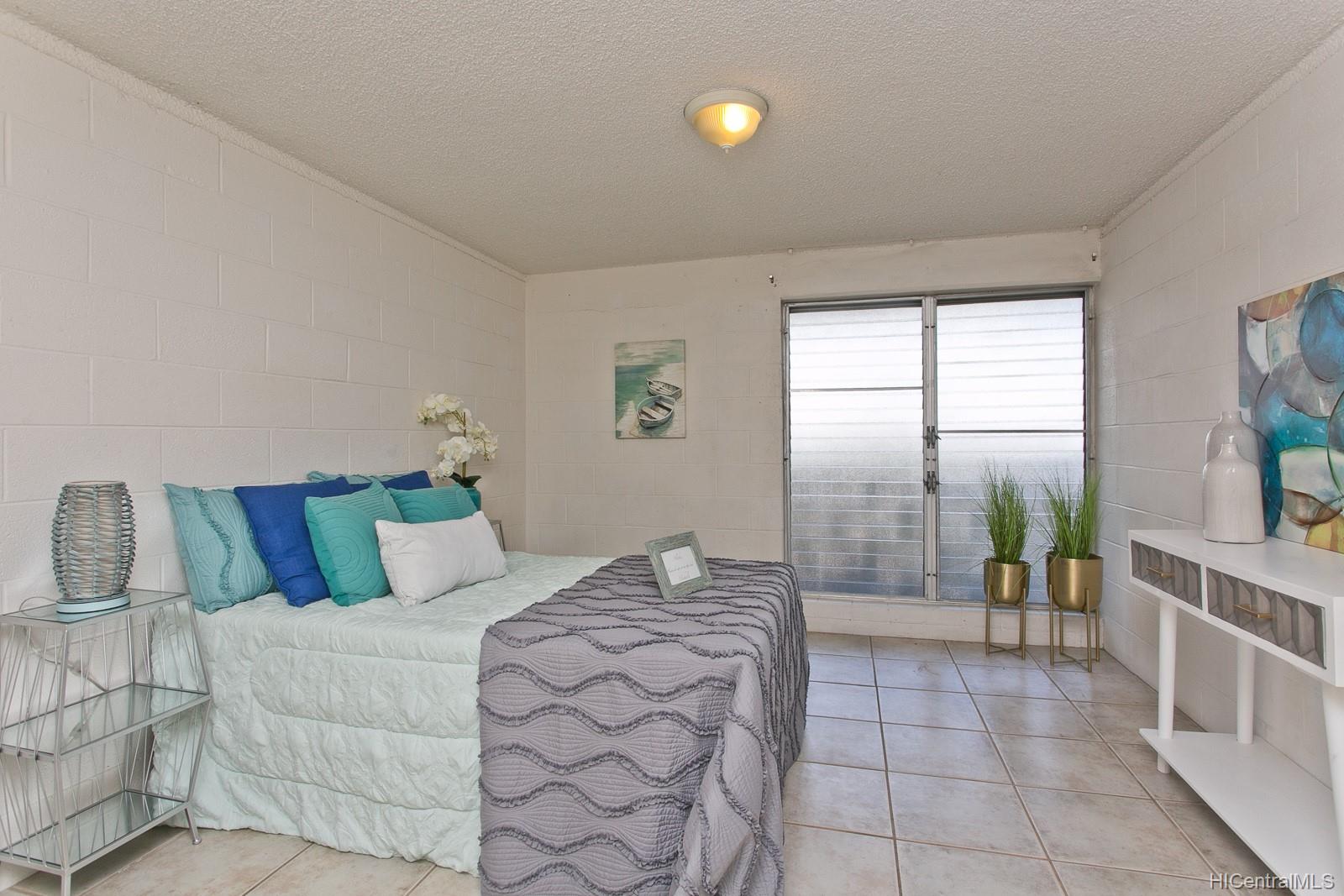 2501 Coyne Street  Unit 205