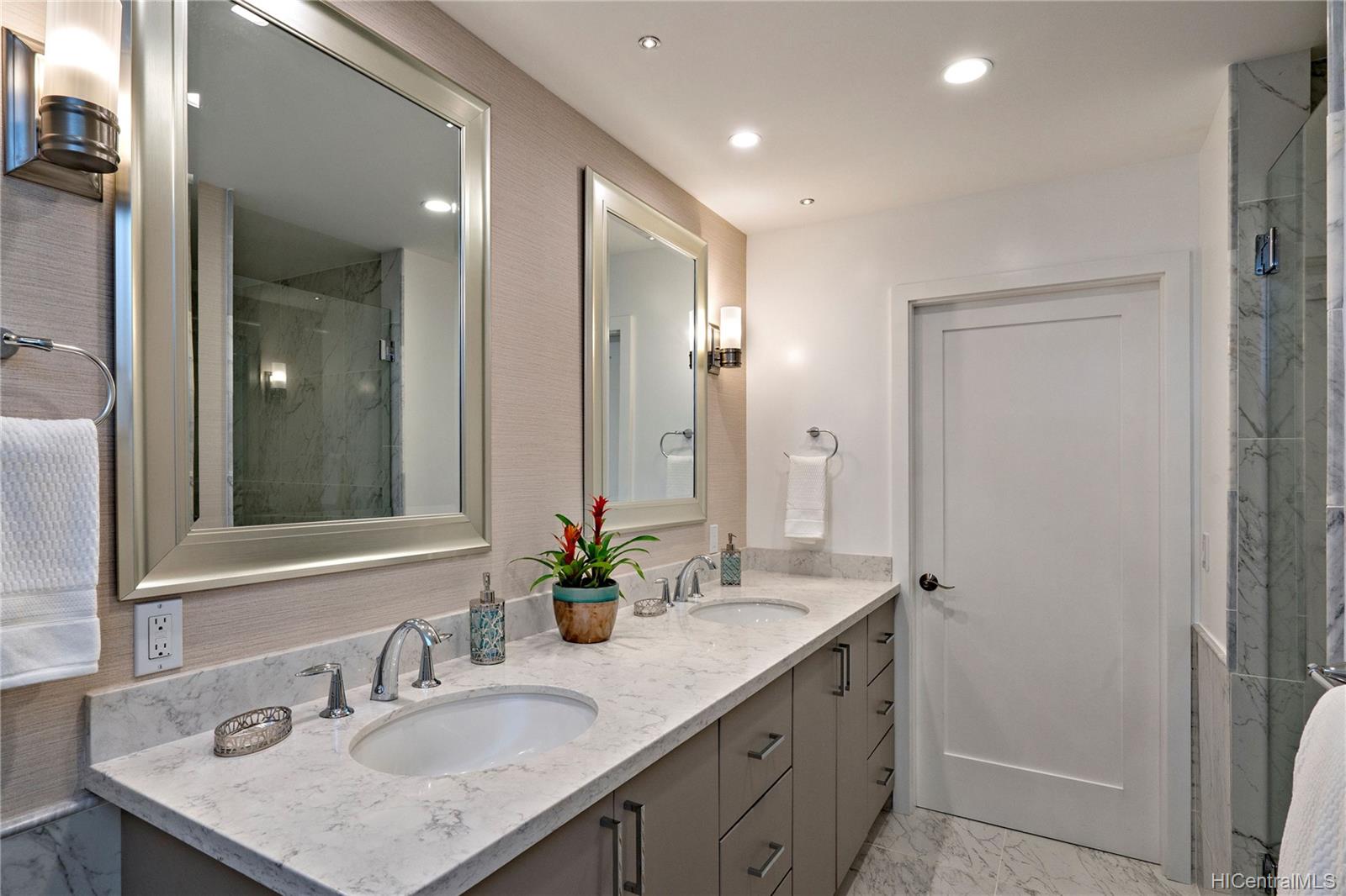 4714 Kahala Avenue 4714 Kahala Avenue