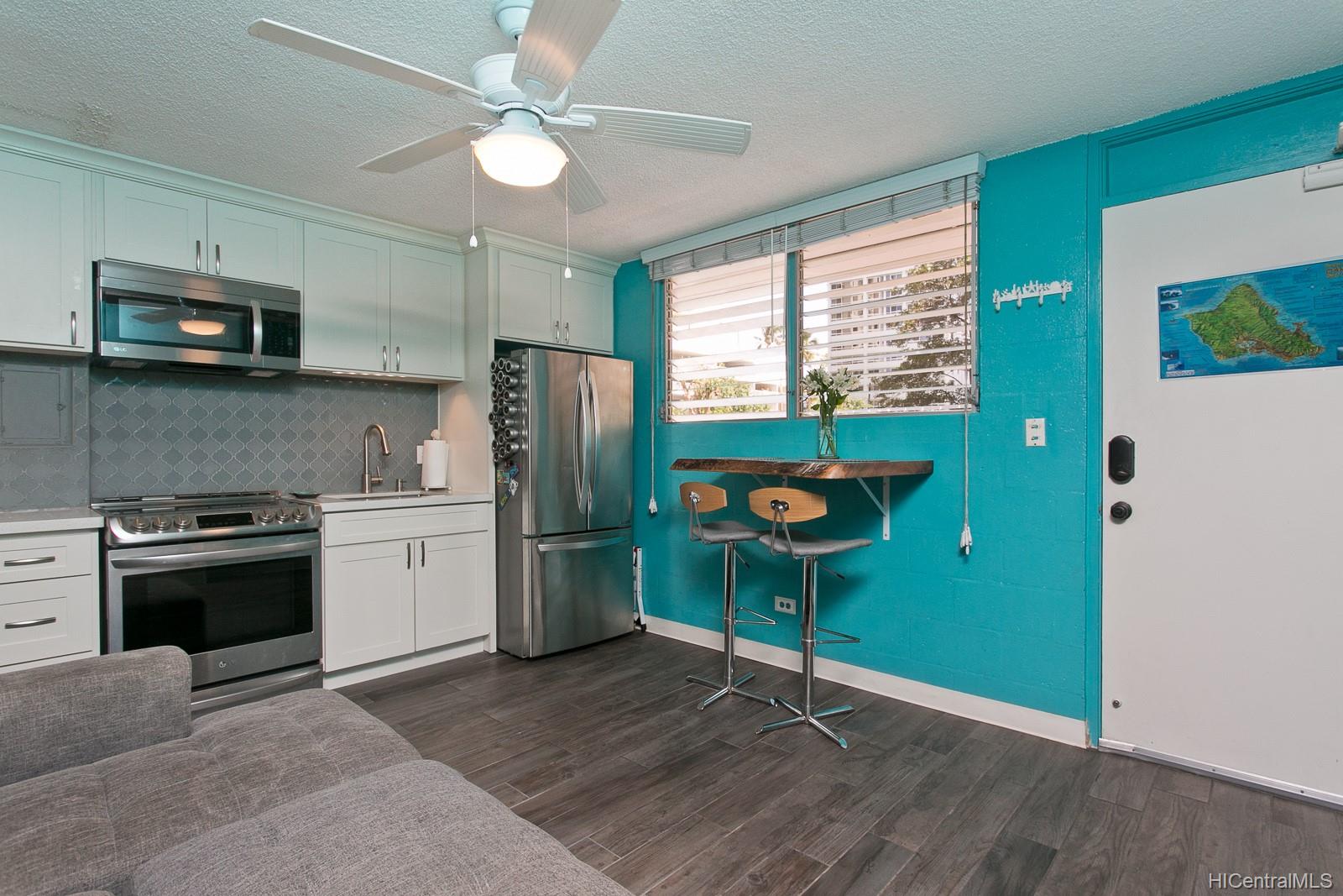 236 Liliuokalani Avenue  Unit 102