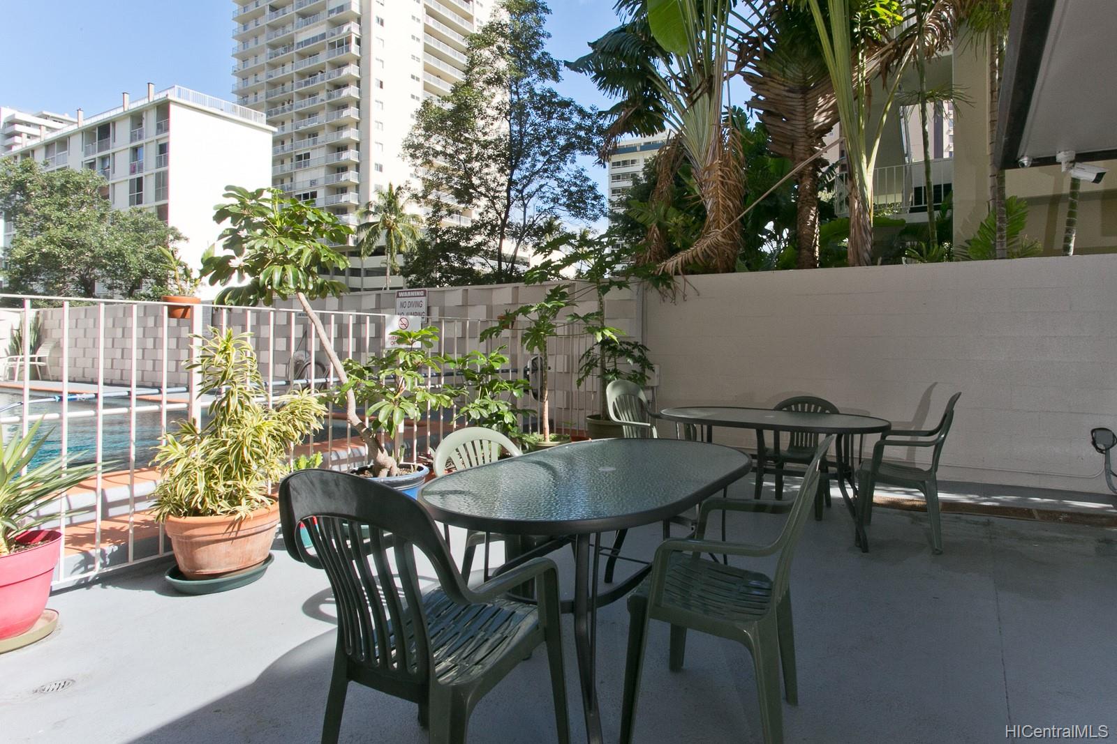 236 Liliuokalani Avenue  Unit 102