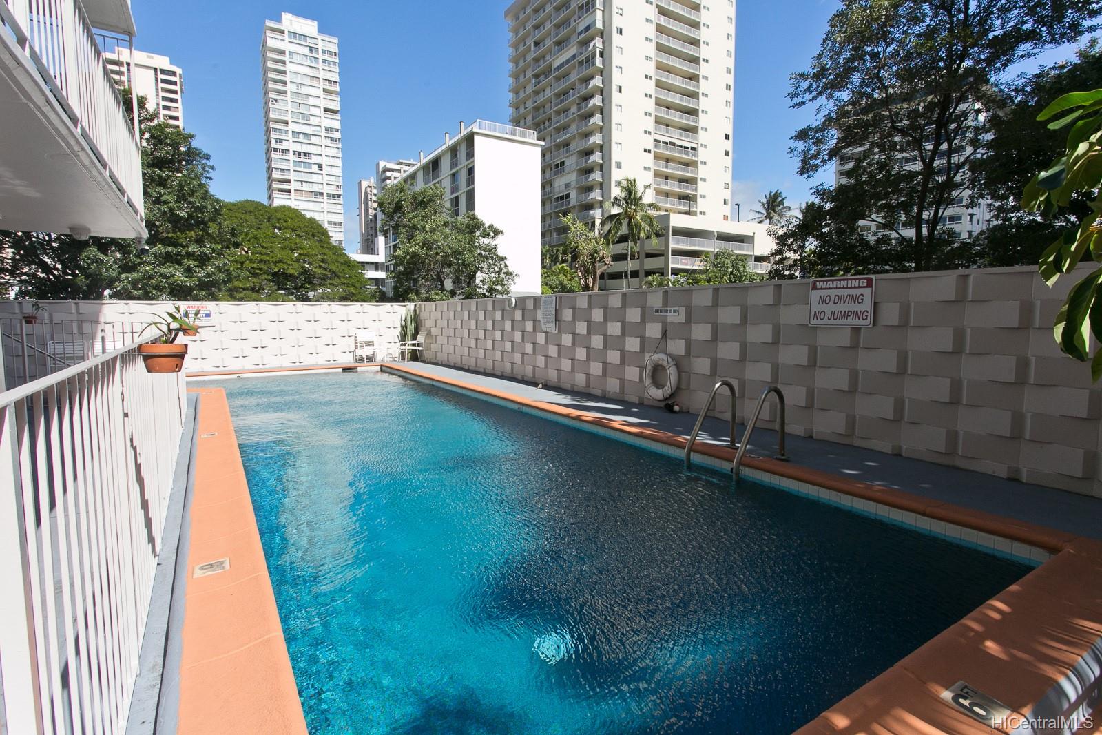 236 Liliuokalani Avenue  Unit 102