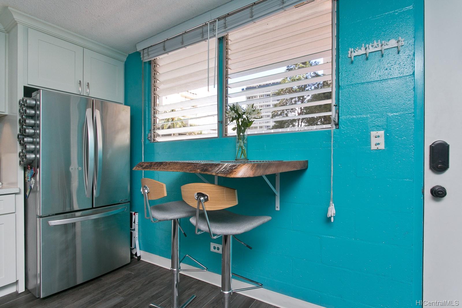 236 Liliuokalani Avenue  Unit 102