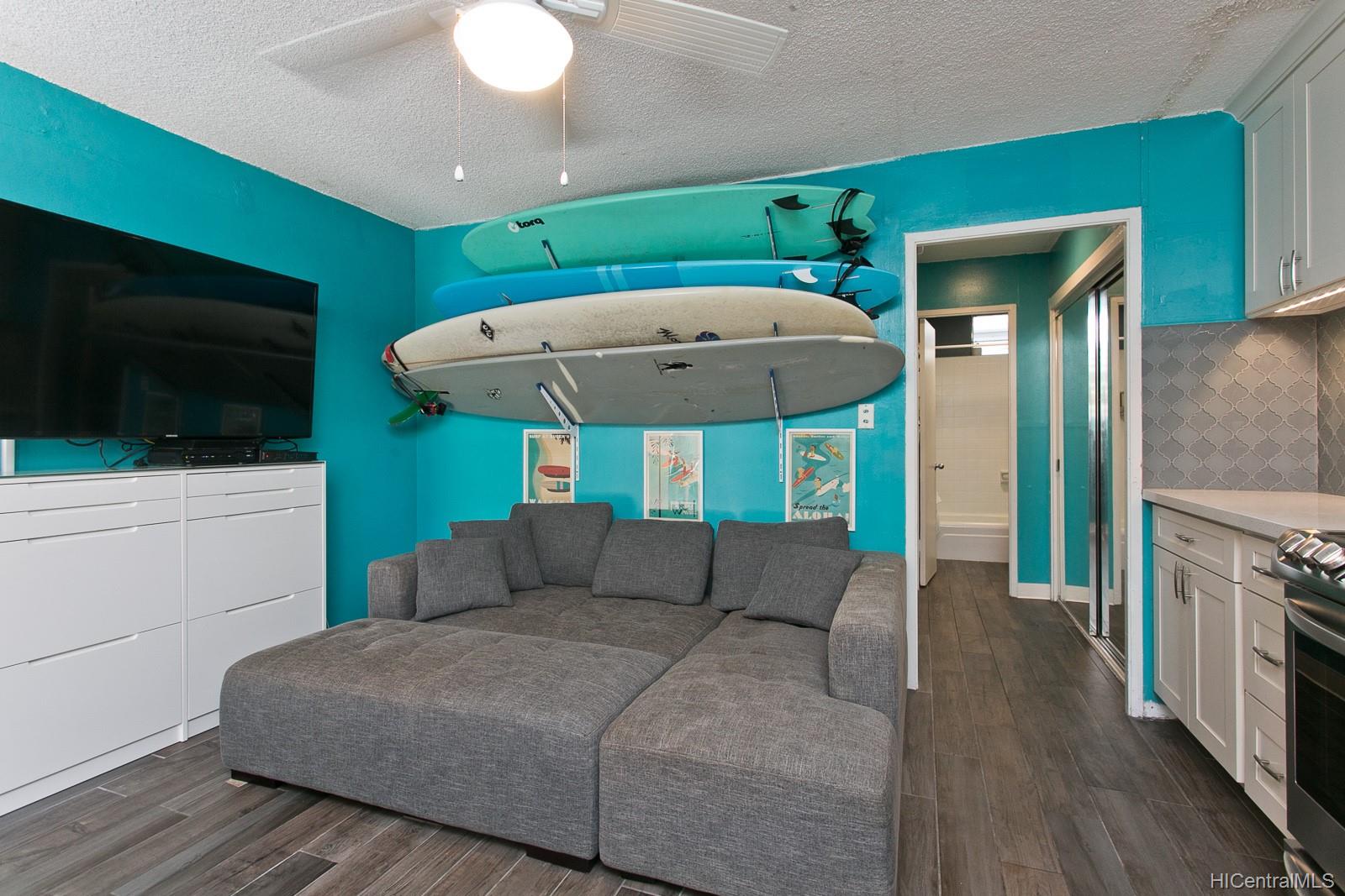 236 Liliuokalani Avenue  Unit 102
