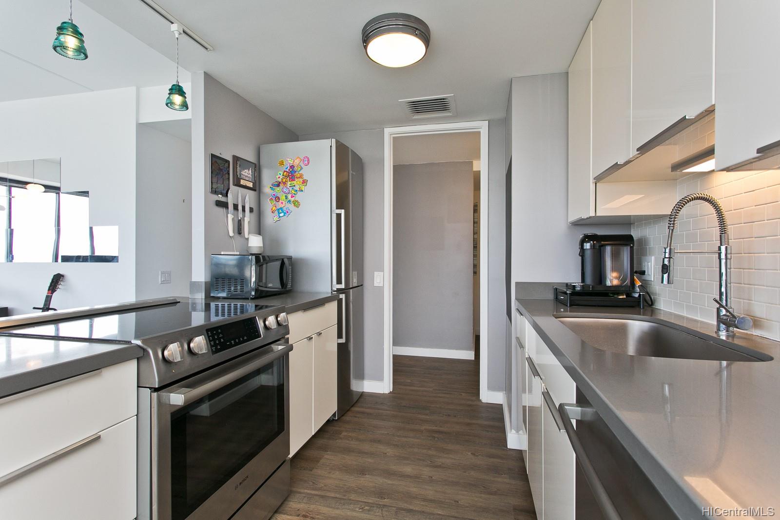 700 Richards Street  Unit 2206
