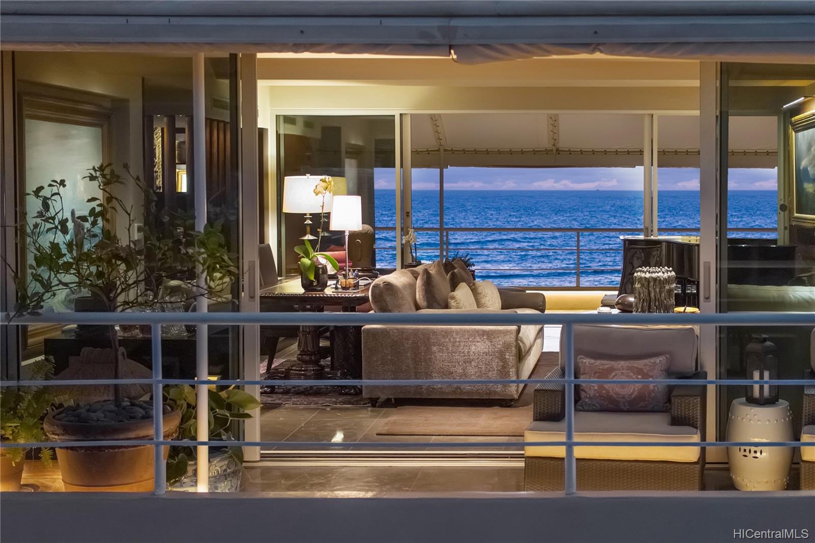 2979 Kalakaua Avenue  Unit 904