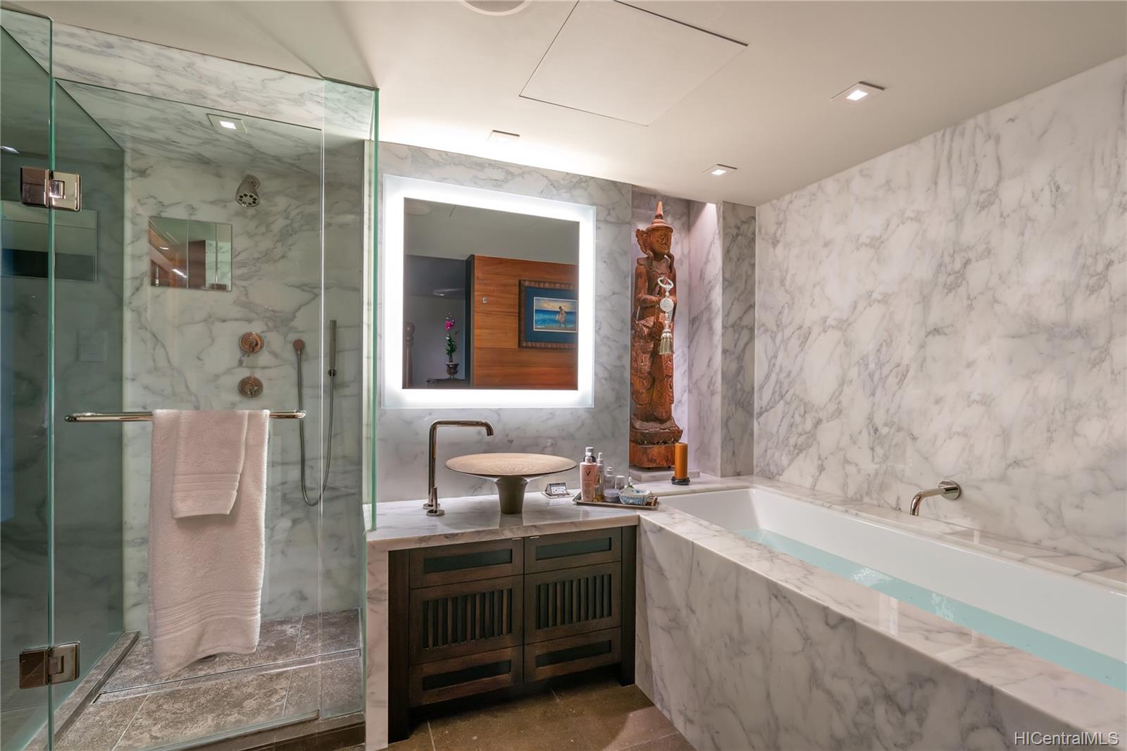 2979 Kalakaua Avenue  Unit 904