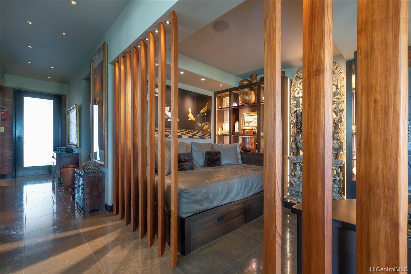 2979 Kalakaua Avenue  Unit 904