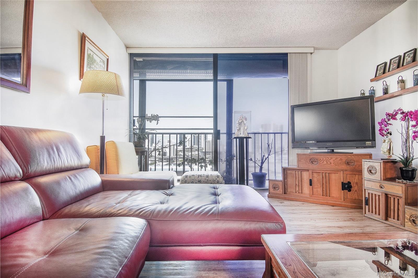 Makiki Plaza 1561 Pensacola Street Unit 806 Honolulu HI 96822 sold on