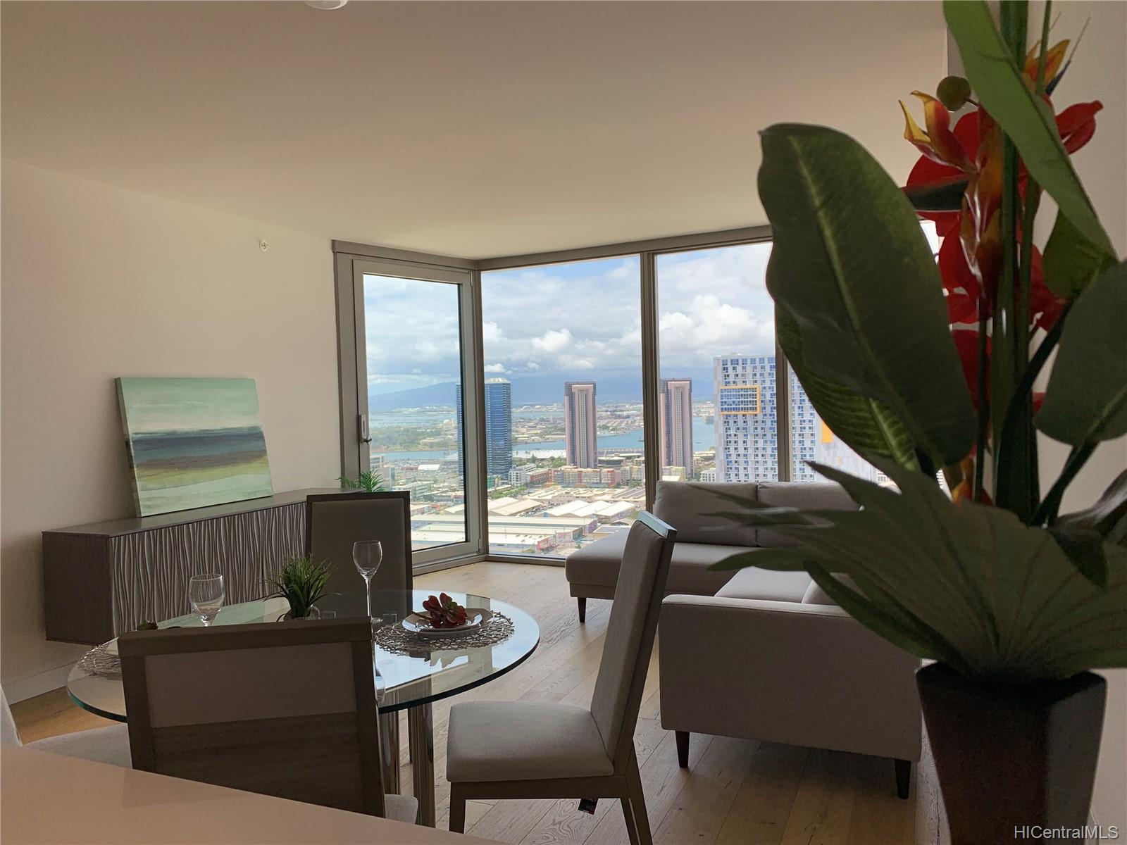 1001 Queen Street  Unit 3403