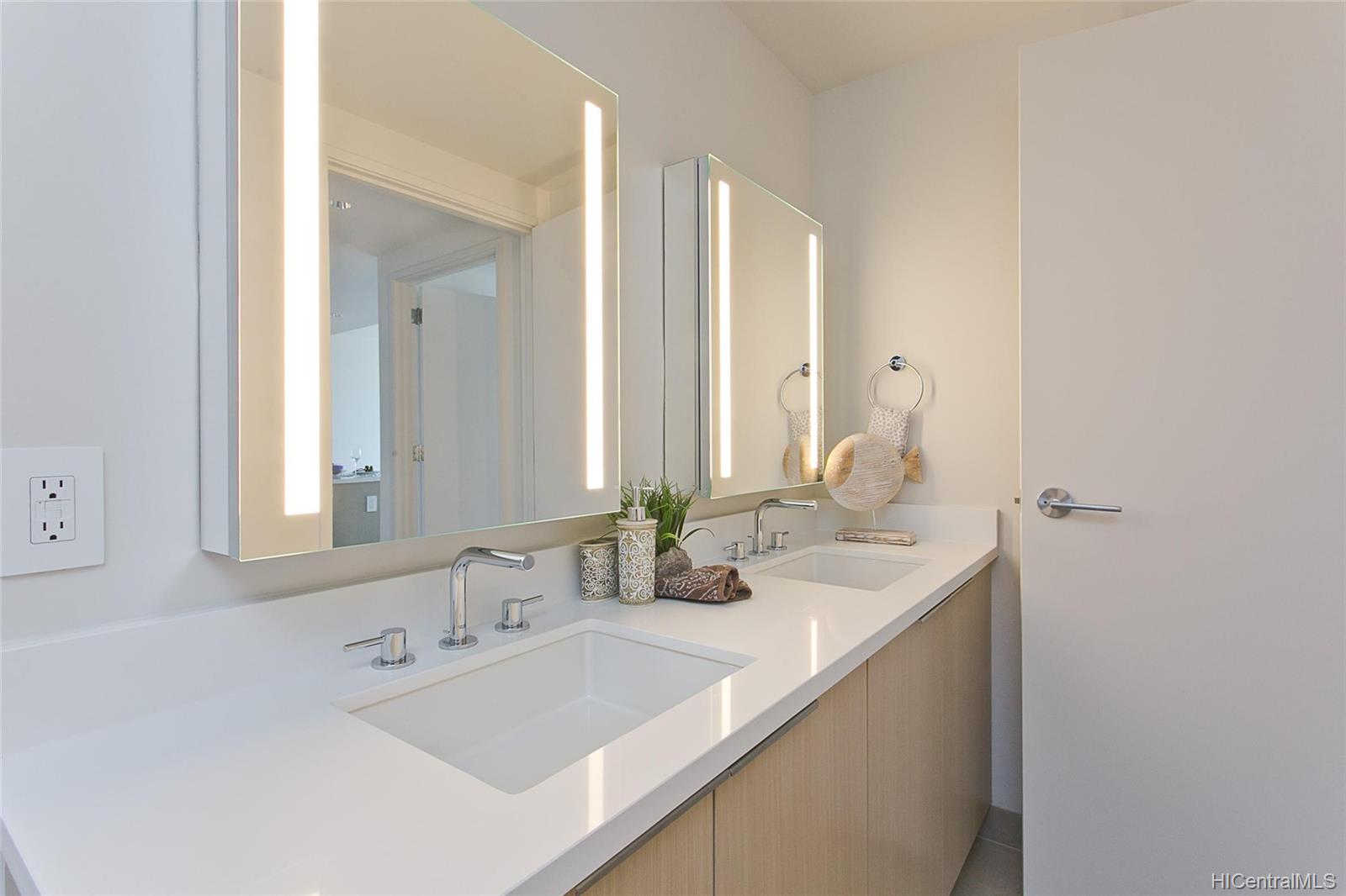 1001 Queen Street  Unit 3403