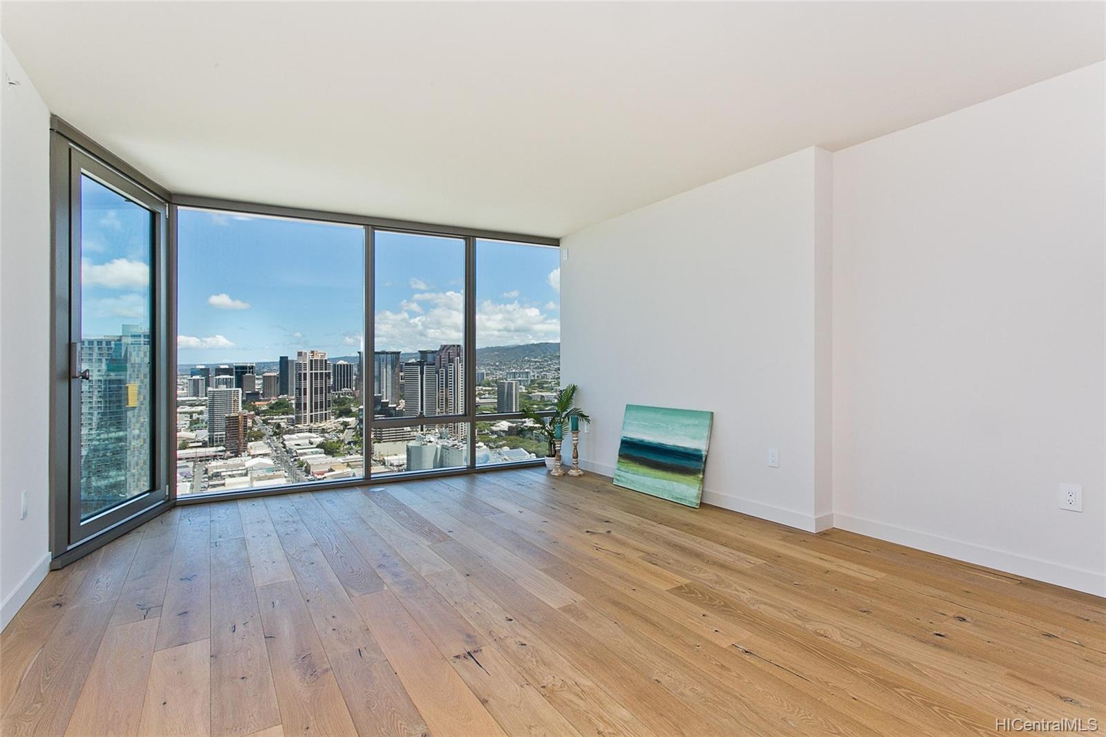 1001 Queen Street  Unit 3403