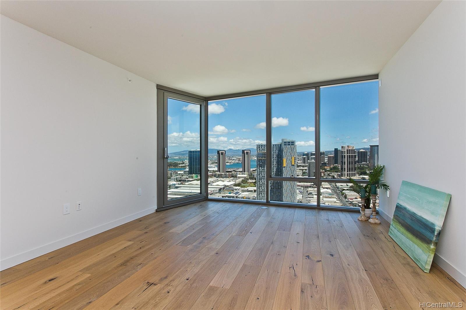 1001 Queen Street  Unit 3403