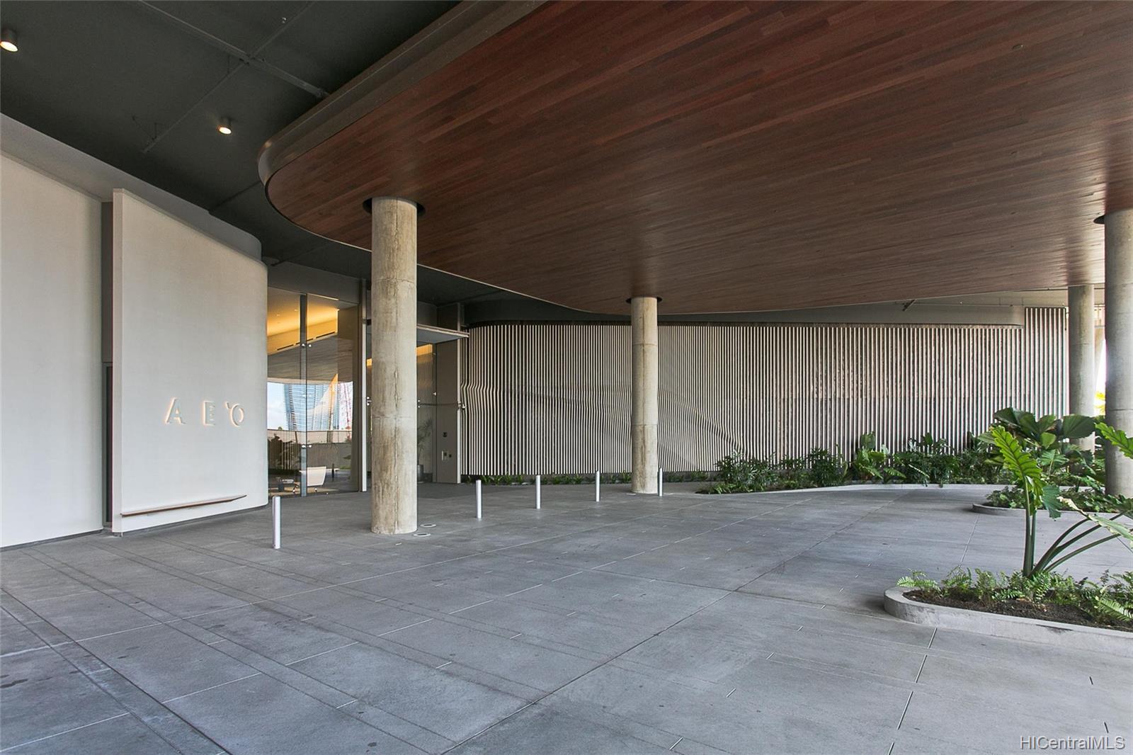 1001 Queen Street  Unit 3403