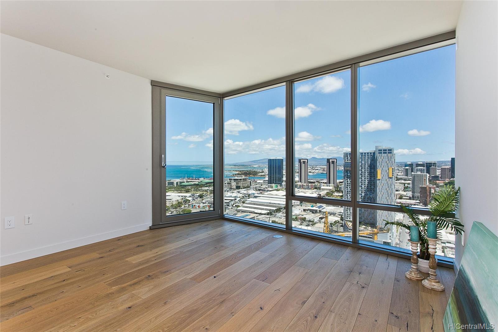 1001 Queen Street  Unit 3403