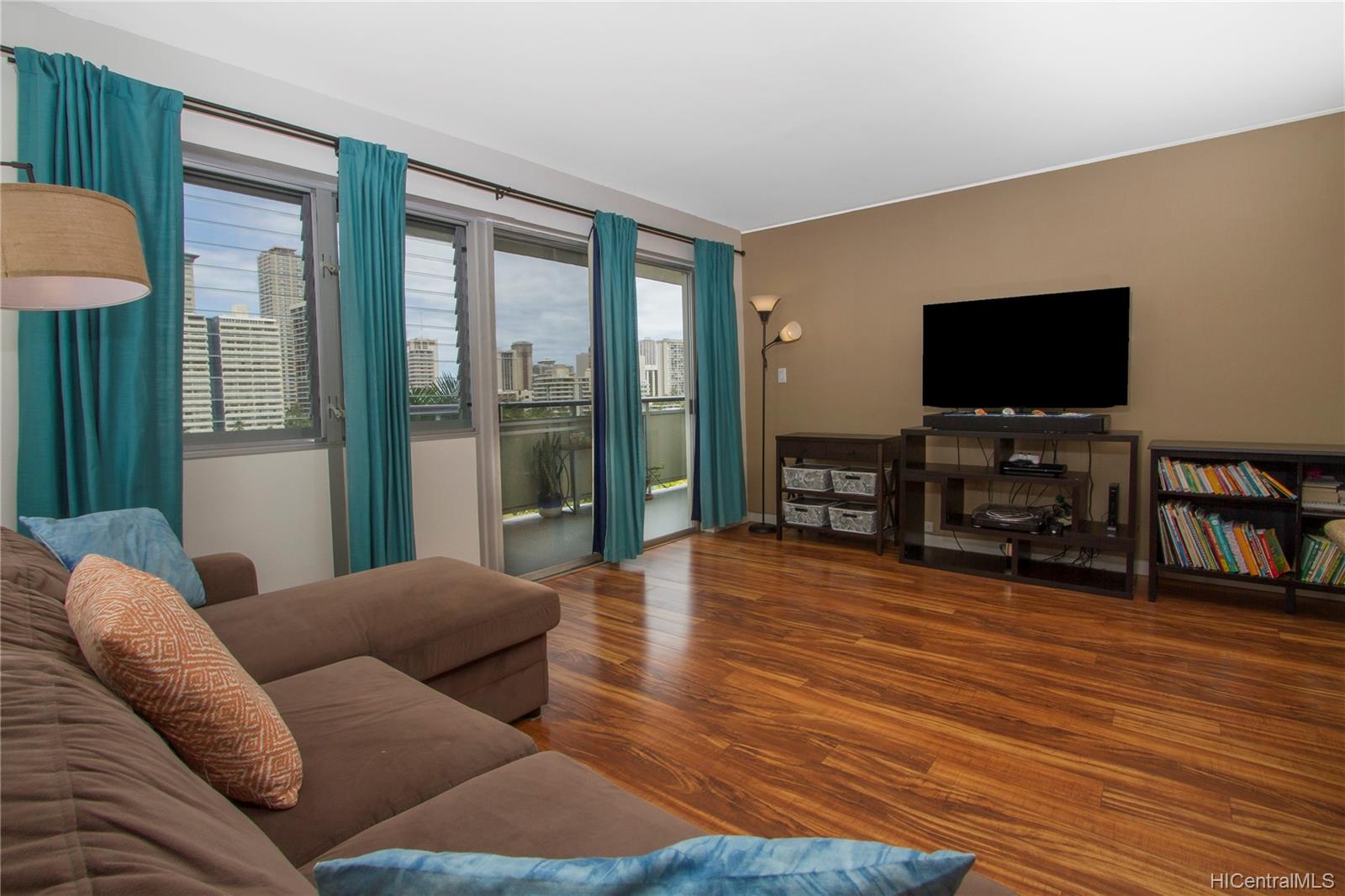 509 University Avenue  Unit 703