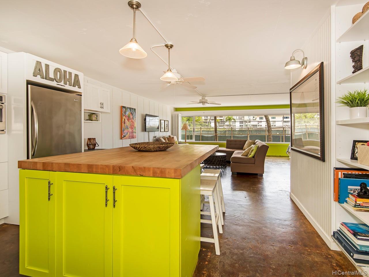 2895 Kalakaua Avenue  Unit 207