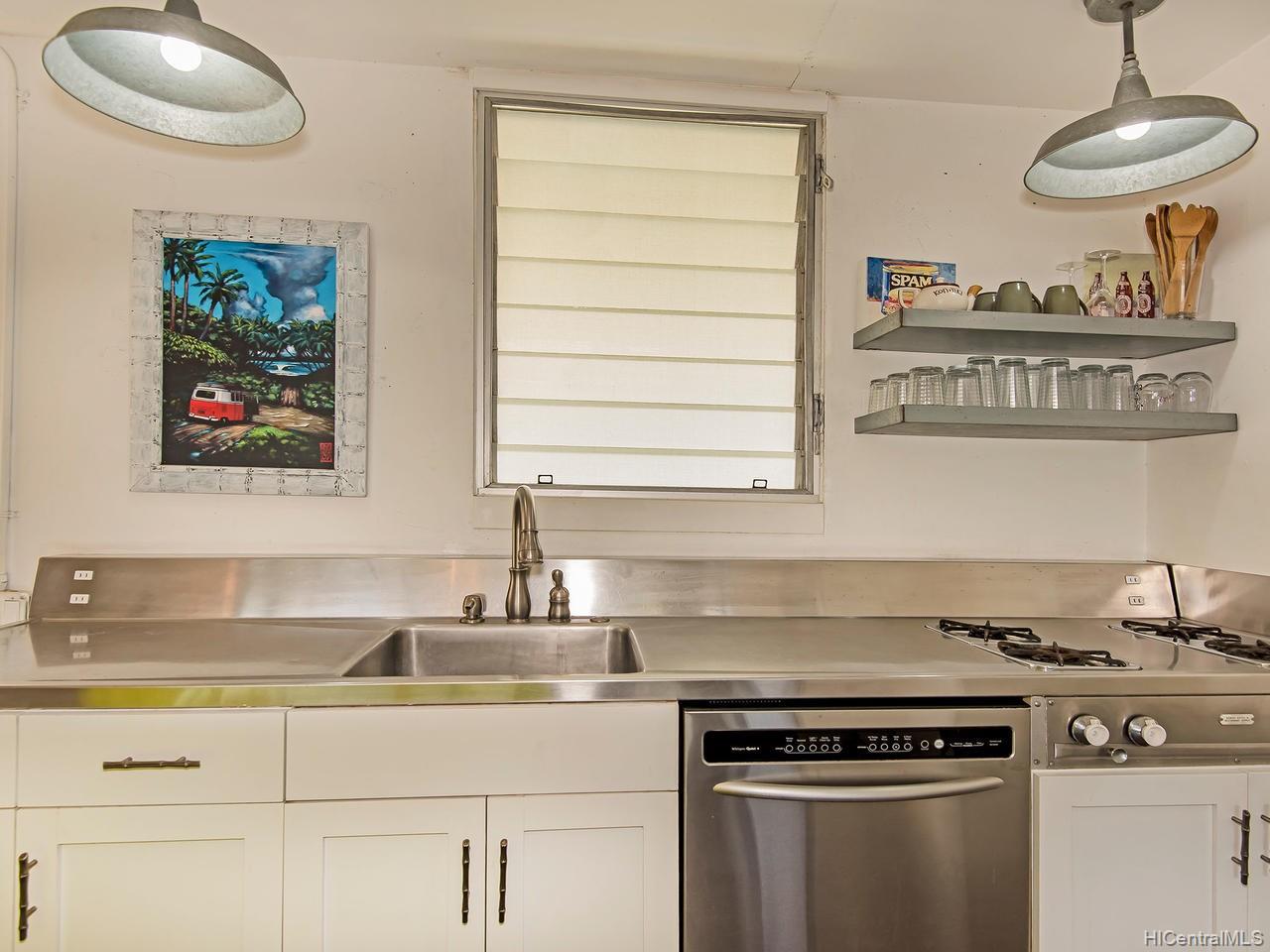 2895 Kalakaua Avenue  Unit 207